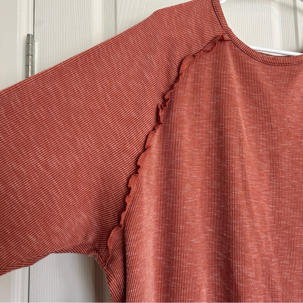Women's Rust Long Sleeve Top, Size XL, Rounded Bottom, Ruffles - Picture 3 of 7